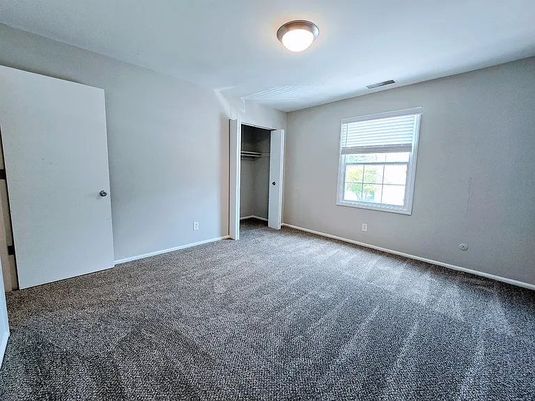 Park Lane Apartments — Photo 34