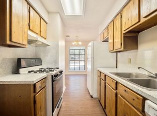 2-Story Townhouse Style Apartment in Lockhart, Lockhart, TX 78644