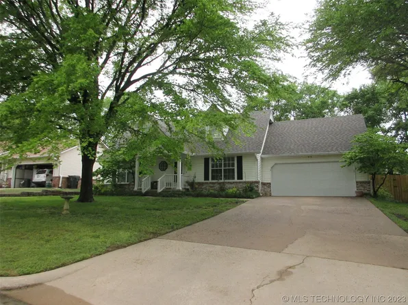 981 N Douglas Dr, Claremore, OK 74017