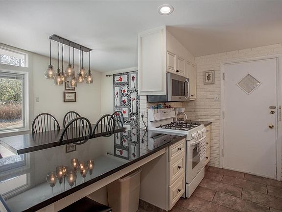 4th image of 2148 East Dr