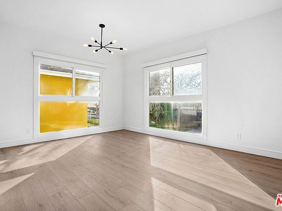 5th image of 332 S Rexford Dr APT 4