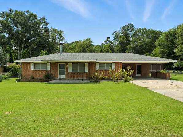 818 Meadowbrook Ln, Tylertown, MS 39667