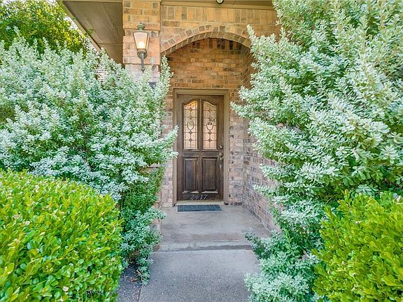2nd image of 2417 Golden Oaks Dr