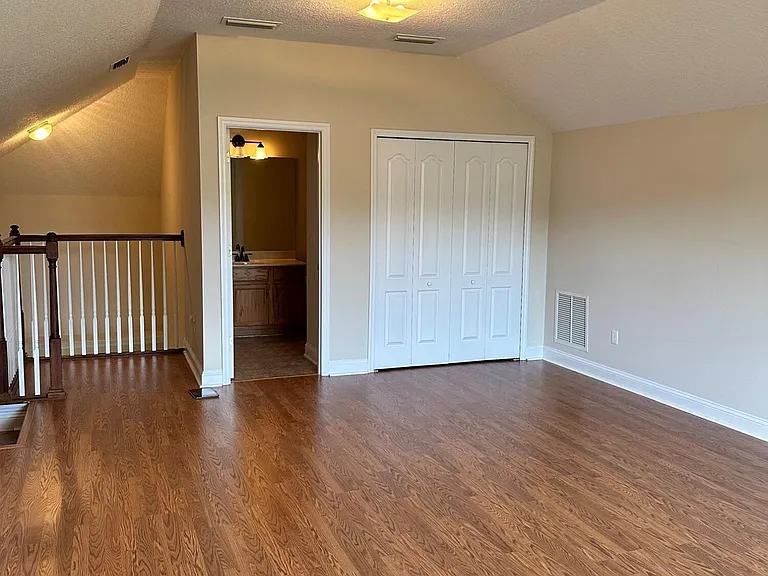 1439 Barrington Cir — Photo 24