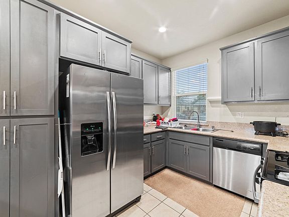 5th image of 921 Dixieanne Ave