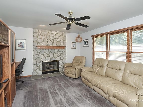 5th image of 785 Anne St