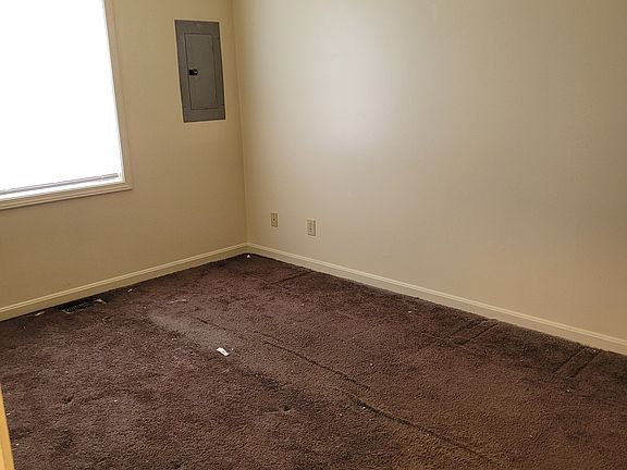 5th image of 216 Railroad St