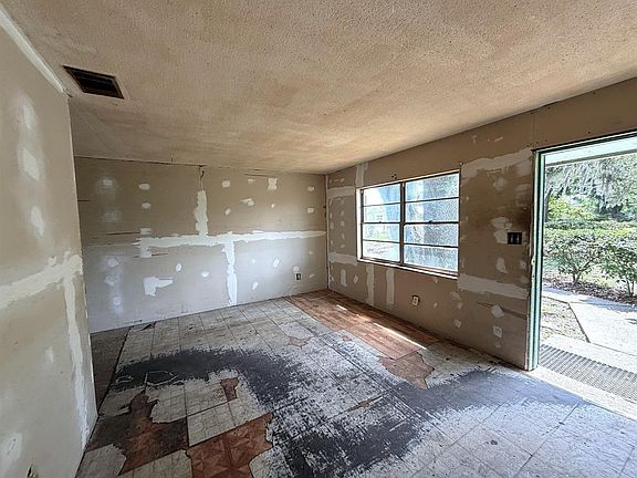 5th image of 14741 12th St