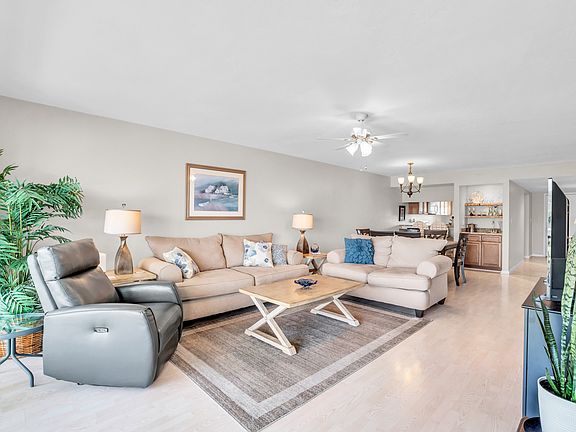5th image of 4640 Chantelle Dr #1