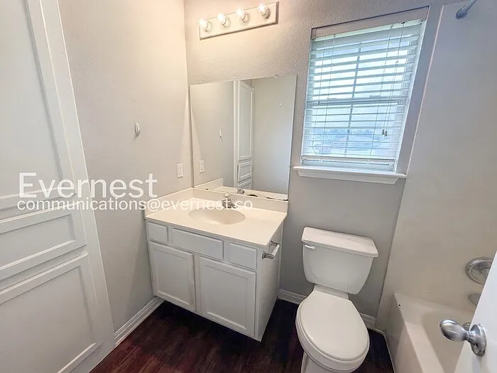 1011 Iola Dr — Photo 15