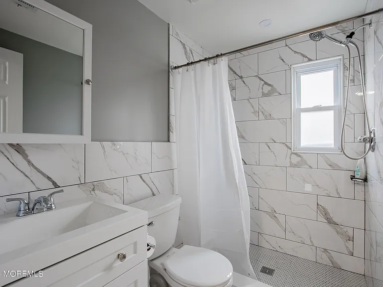 32 Howland Ave — Photo 10