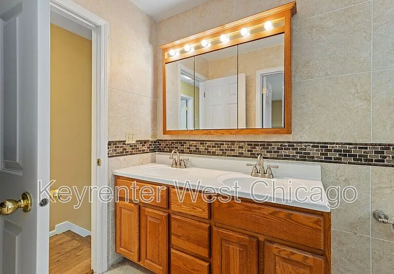 1003 S Finley Rd — Photo 14
