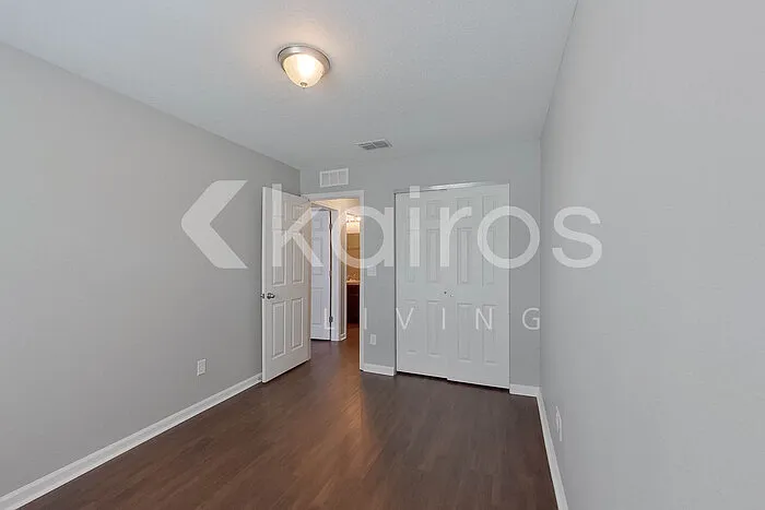 1319 Mull St — Photo 17