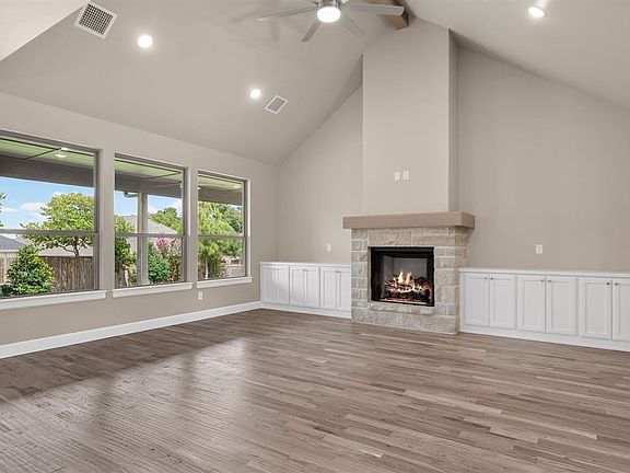 3rd image of 1011 S Pecan Lake Ct