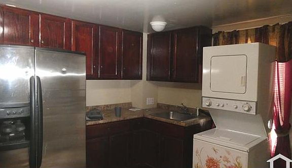 3rd image of 15 Essex St #1