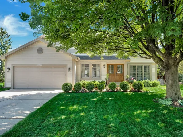 1287 Knollwood Cir, Crystal Lake, IL 60014