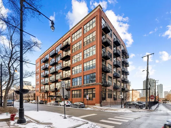 525 W Superior St APT 124, Chicago, IL 60654