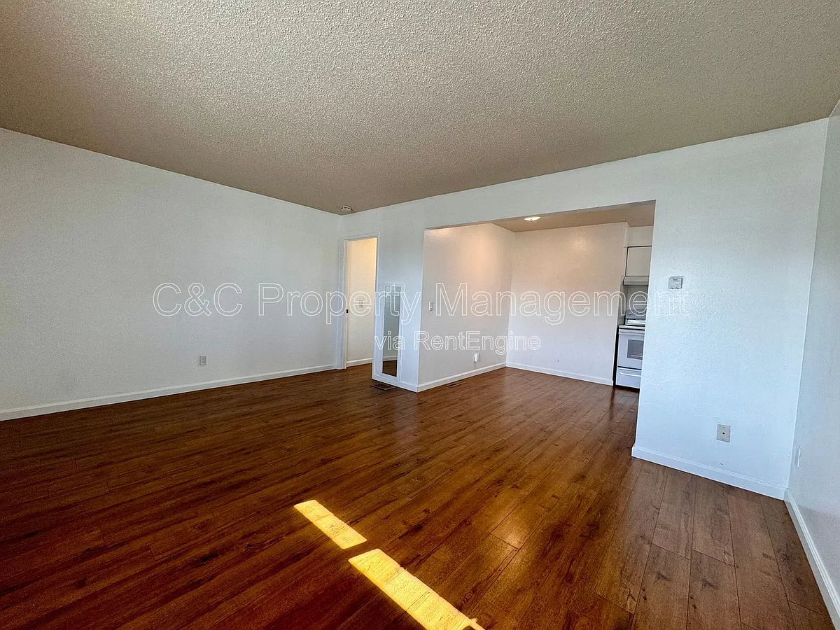 Building Photo - 803 Hawthorne St #5