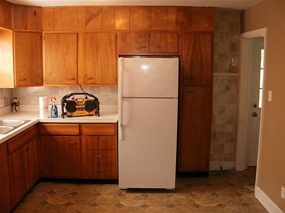 5th image of 854 E Loudon Ave