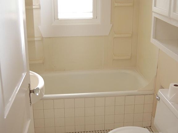 5th image of 226 Leonard Ave #C