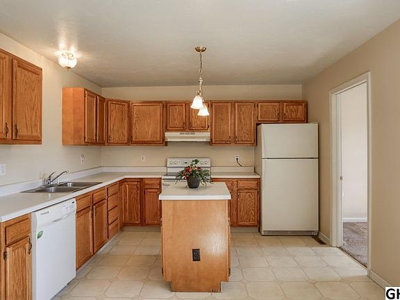 4th image of 12 Glenview Cir