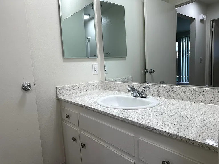 Garden View Apartments — Photo 24