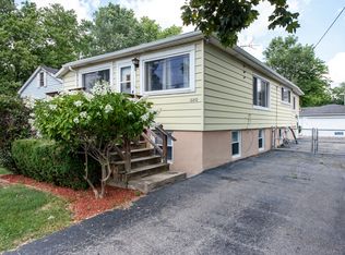 26369 N Willow Ave, Mundelein, IL