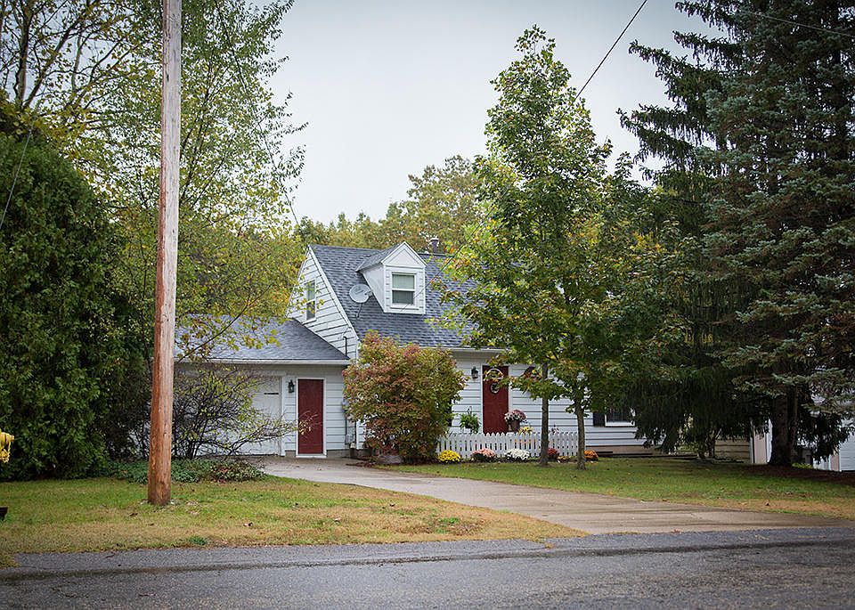 1st image of 10871 Deerwood Dr SE