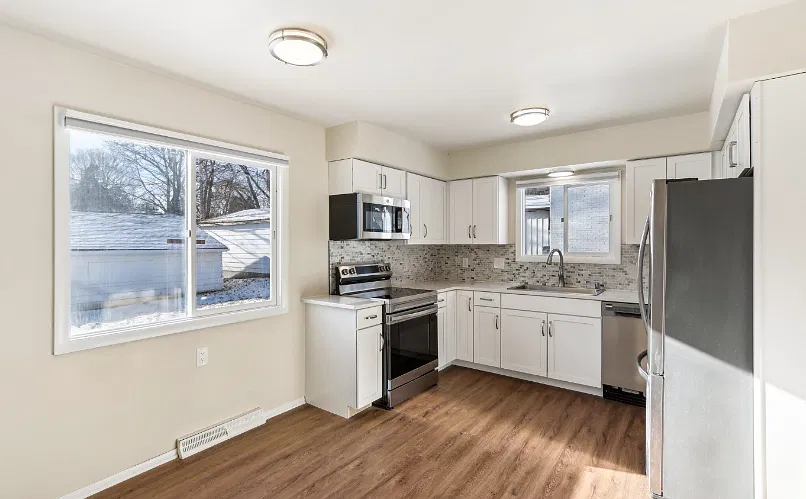 3 bed, 1.5 bath, 1350 sqft, $2,250 — Photo 3