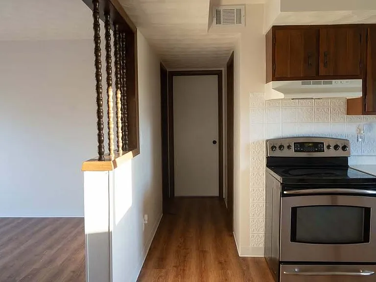 604 Griswold St — Photo 1