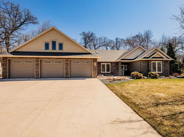 118 W Beaton Dr, West Fargo, ND 58078