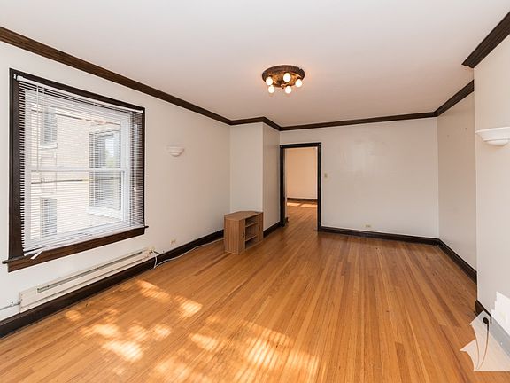 3rd image of 1415 W Hutchinson St APT 2H