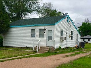 348 E 4th St, Imperial, NE 69033