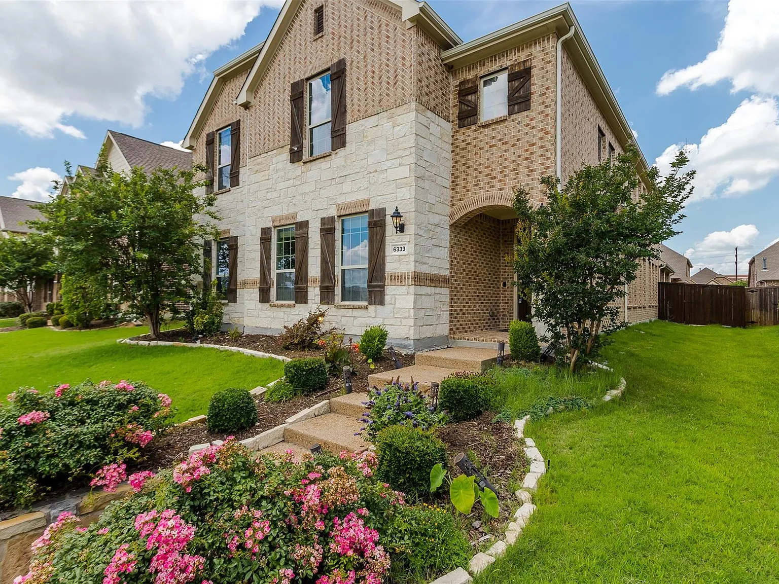 4 bed, 3688 sqft, $4,200 — Photo 4