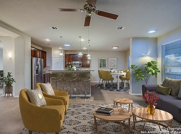 2nd image of 817 Crenshaw Ct