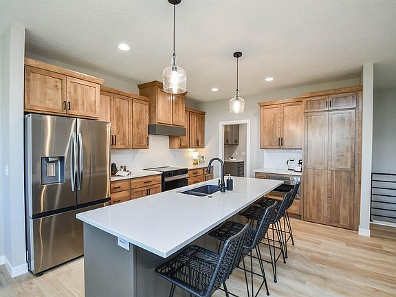 5th image of 520 Quartzite Ave