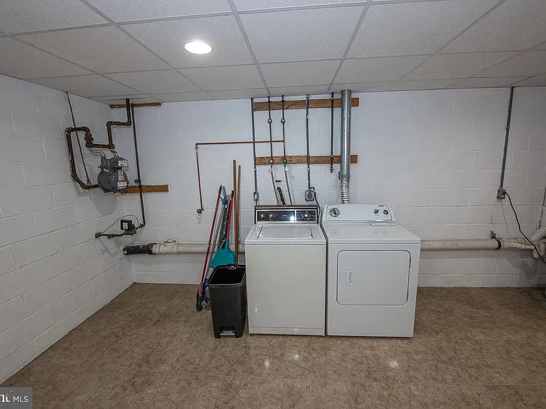 1216 Ogden St — Photo 36