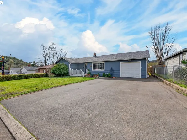 3058 Follett St, Roseburg, OR 97470