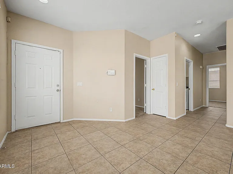 6622 W Golden Ln — Photo 8