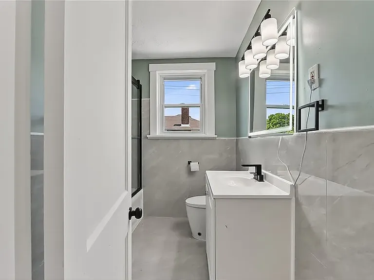 512 Marion Ave — Photo 14