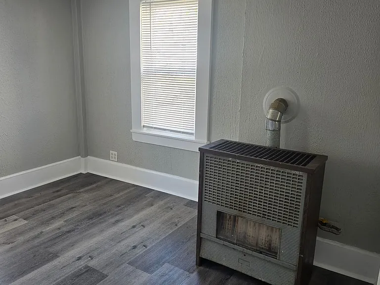 372 Amherst St — Photo 4