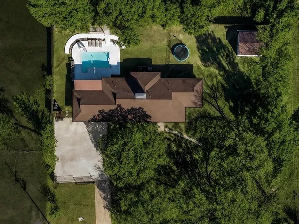 300 W College Ave, Alvarado, TX 76009