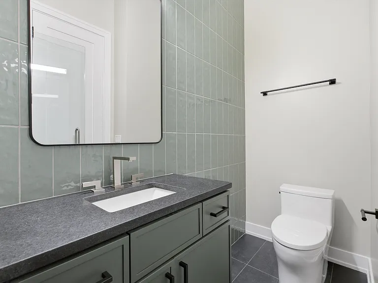 648 N Paulina St #CH — Photo 11