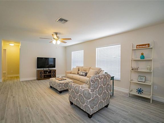 3rd image of 22436 Elmira Blvd