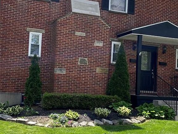 2nd image of 410 Lonsdale Ave