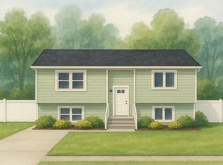 5 Roosevelt Ave #B, Amityville, NY 11701