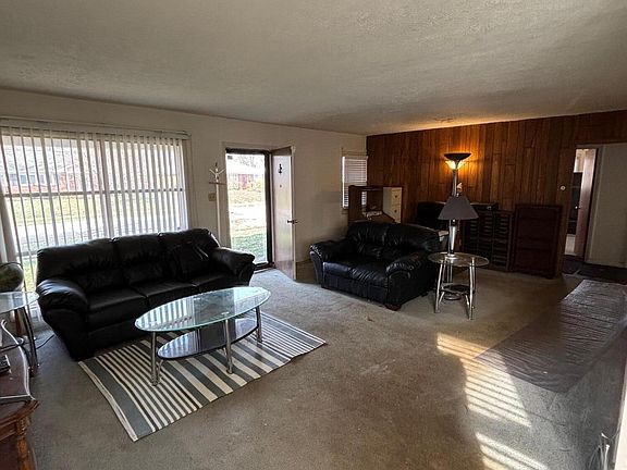 3rd image of 2132 Belmont Rd