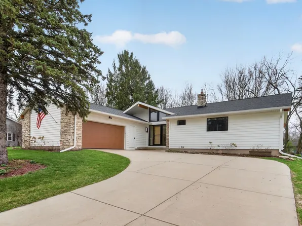 13 Oxwood Cir, Madison, WI 53717