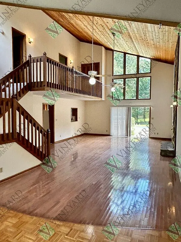 4 bed, 3.0 bath, 3784 sqft, $3,740 — Photo 4