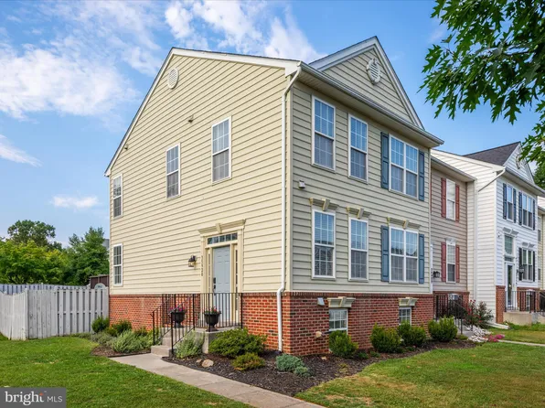 35920 Clover Ter, Round Hill, VA 20141